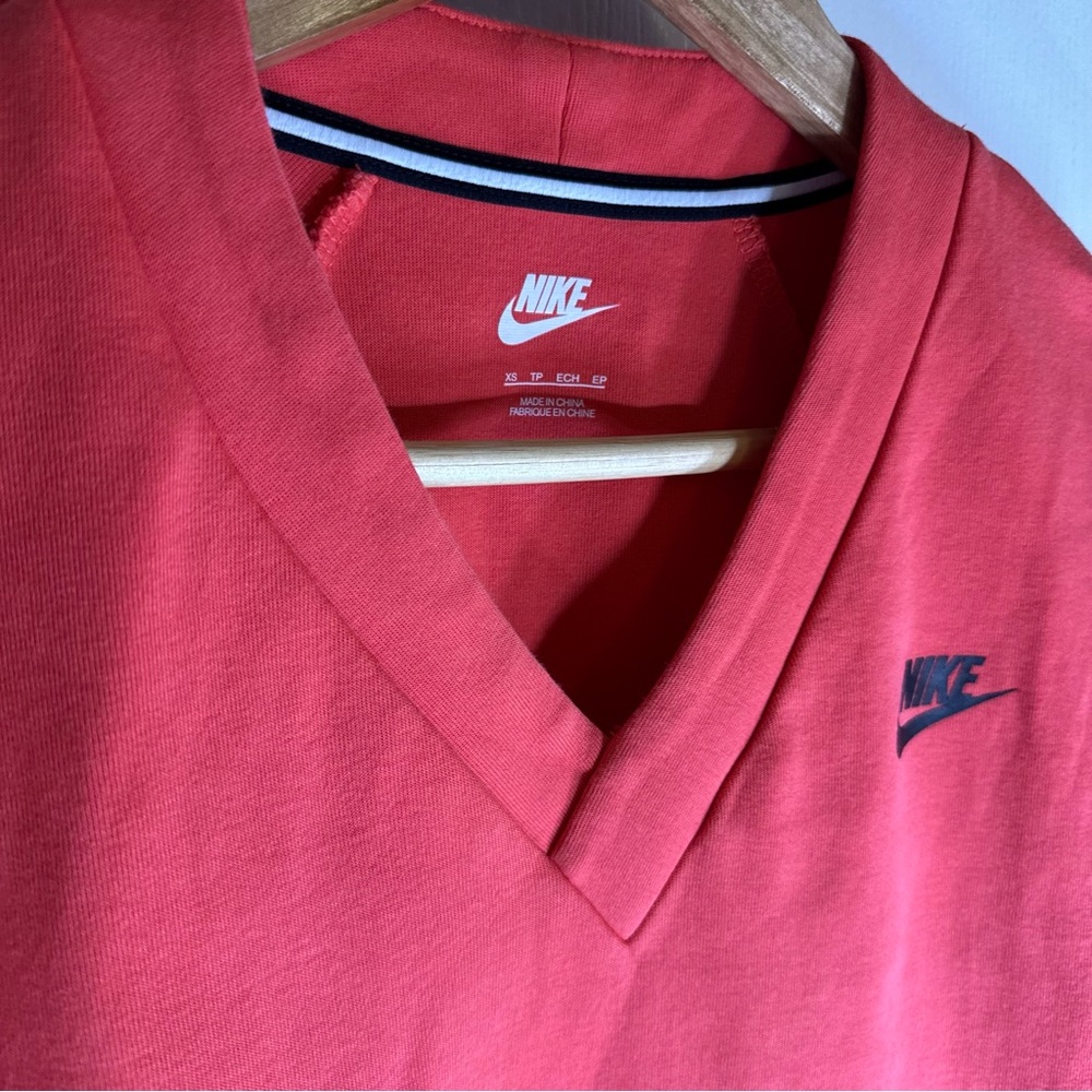 NWOT Nike Sportswear Tech Fleece Women's V-Neck Sweatshirt Ember Glow - Picture 8 of 10